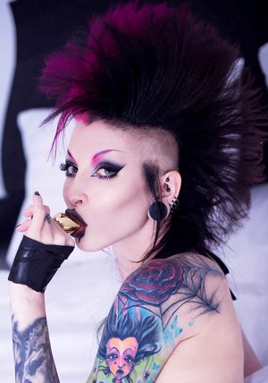 Razor Candi are pleased to offer you a free pics featuring Razor Candi in toying cunt porn scene