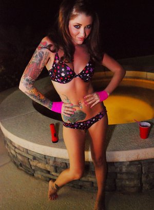 Spunky Angels invites you to browse their free photos with Jeska Vardinski in toying her snatch